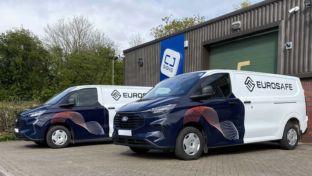 semi covering fourgon